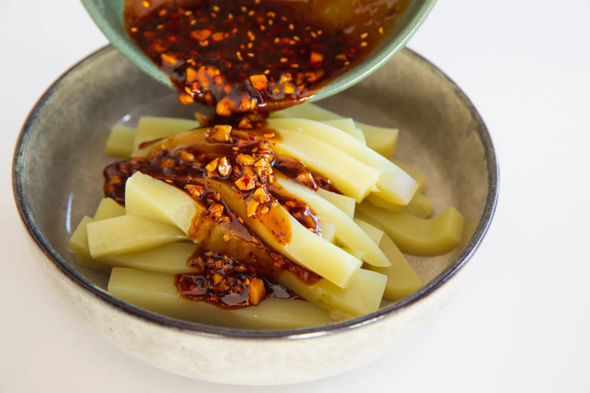 cut into strips and pour the sauce 