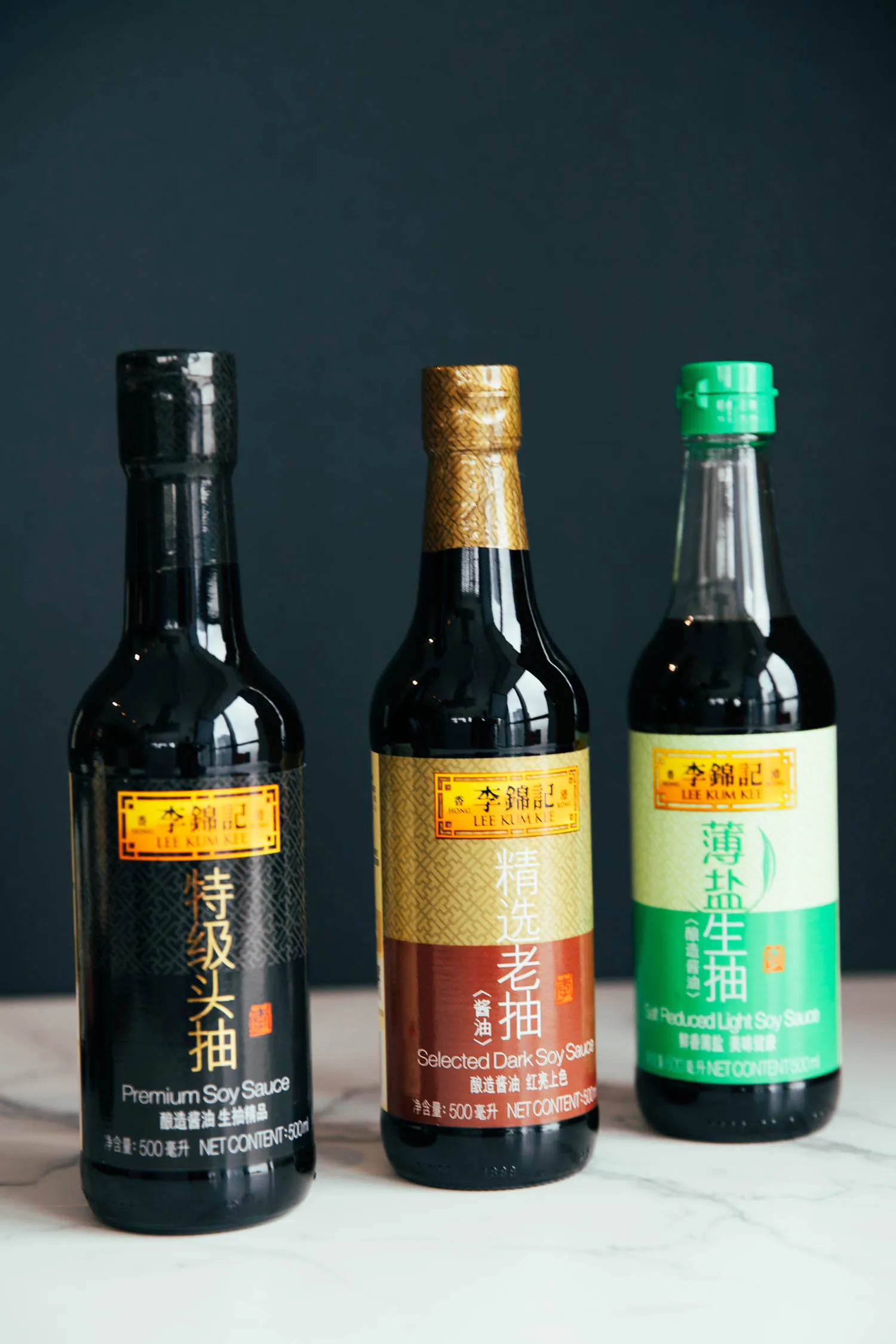 dark soy sauce and light soy sauce 