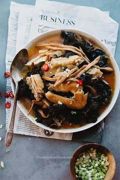 Steamed Chicken with Wood Ear and Dried Lily